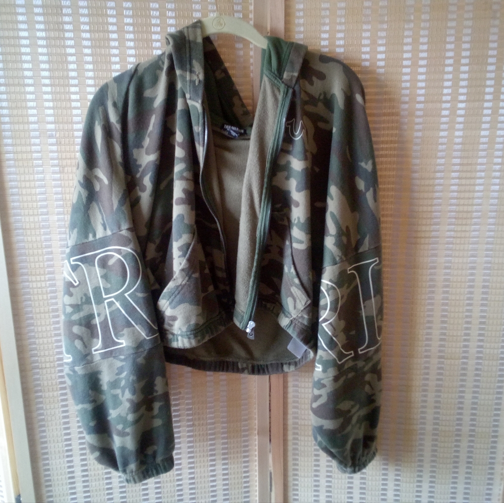 *LAST CHANCE* True Religion Camo Cropped Hoodie Large